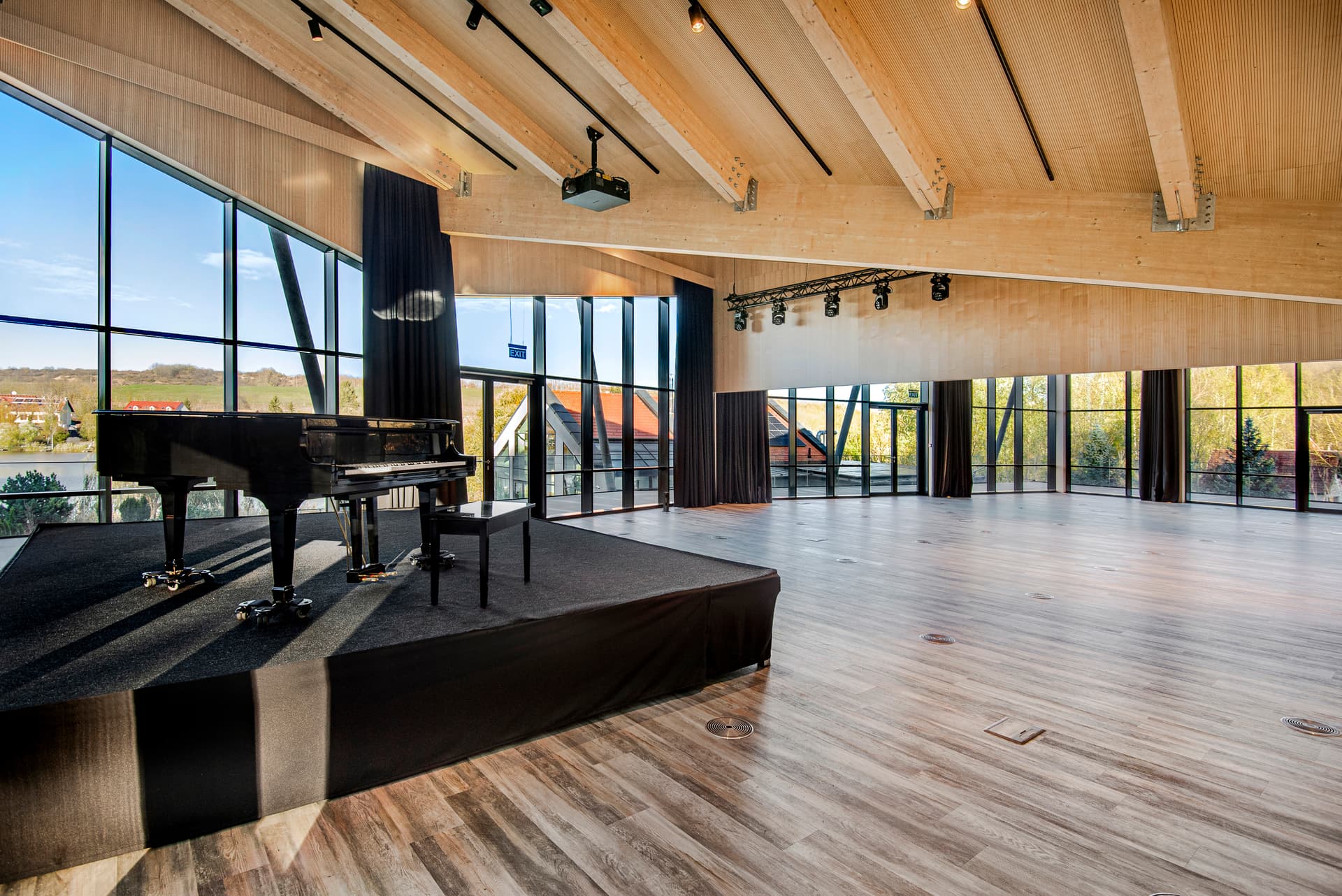 Venue details and atmosphere